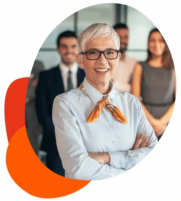 Femme coach professionnel devant ses élèves